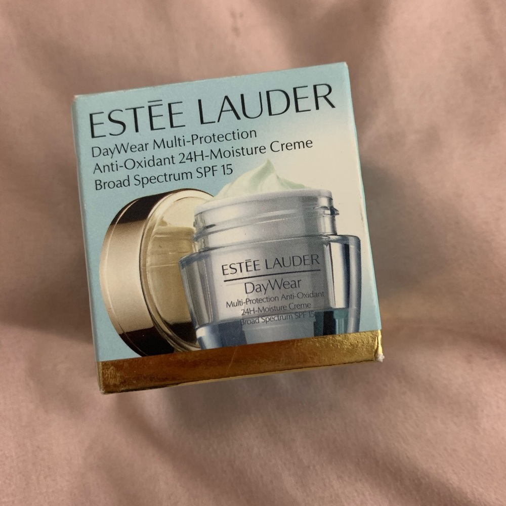 Estée Lauder daywear cream!!
